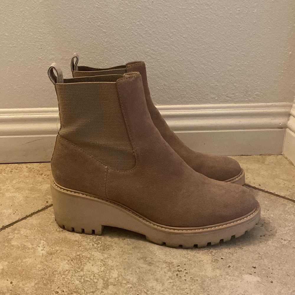 Dolce Vita chunky Chelsea boots, women’s size 8.5